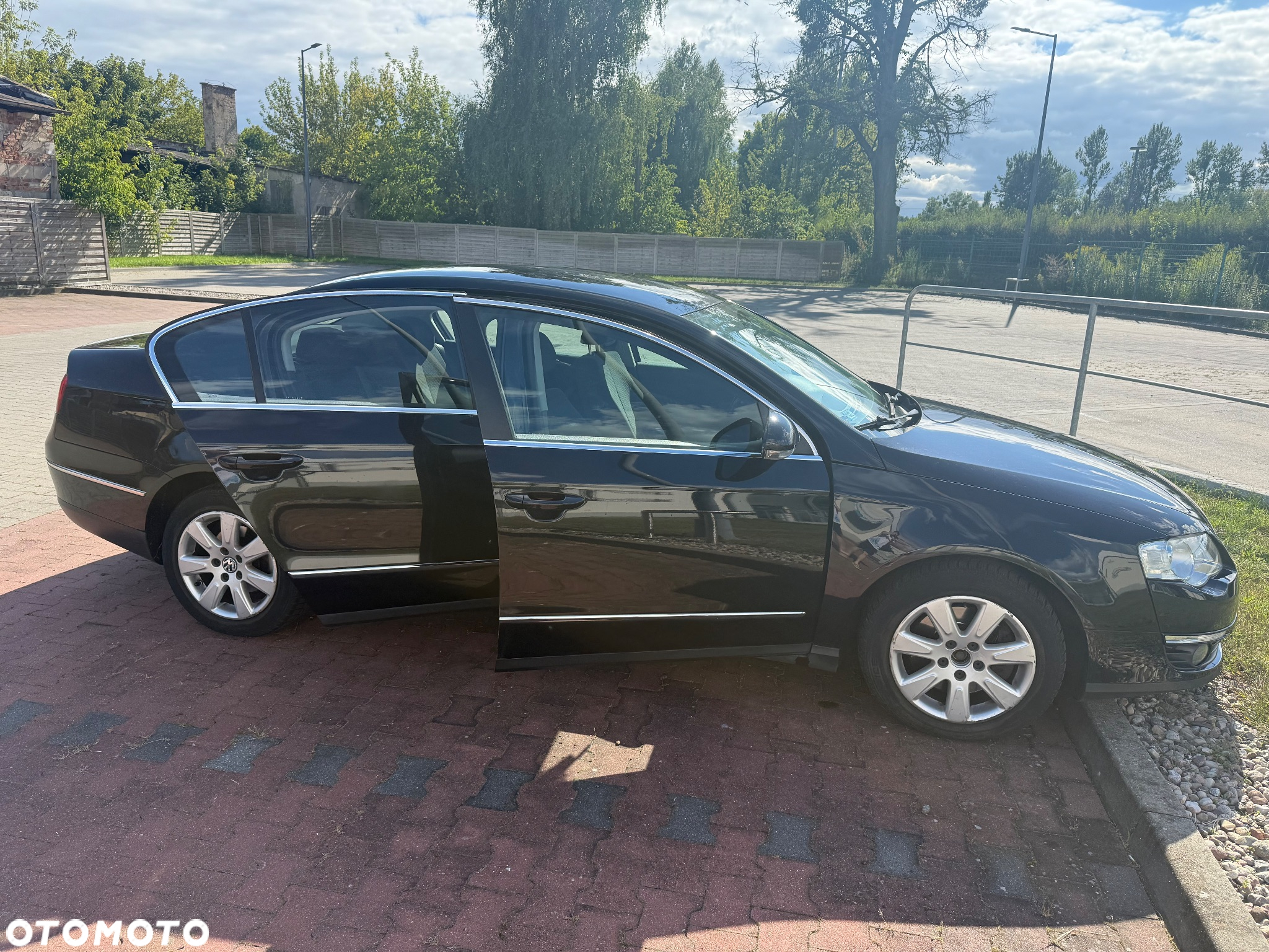 Volkswagen Passat - 11