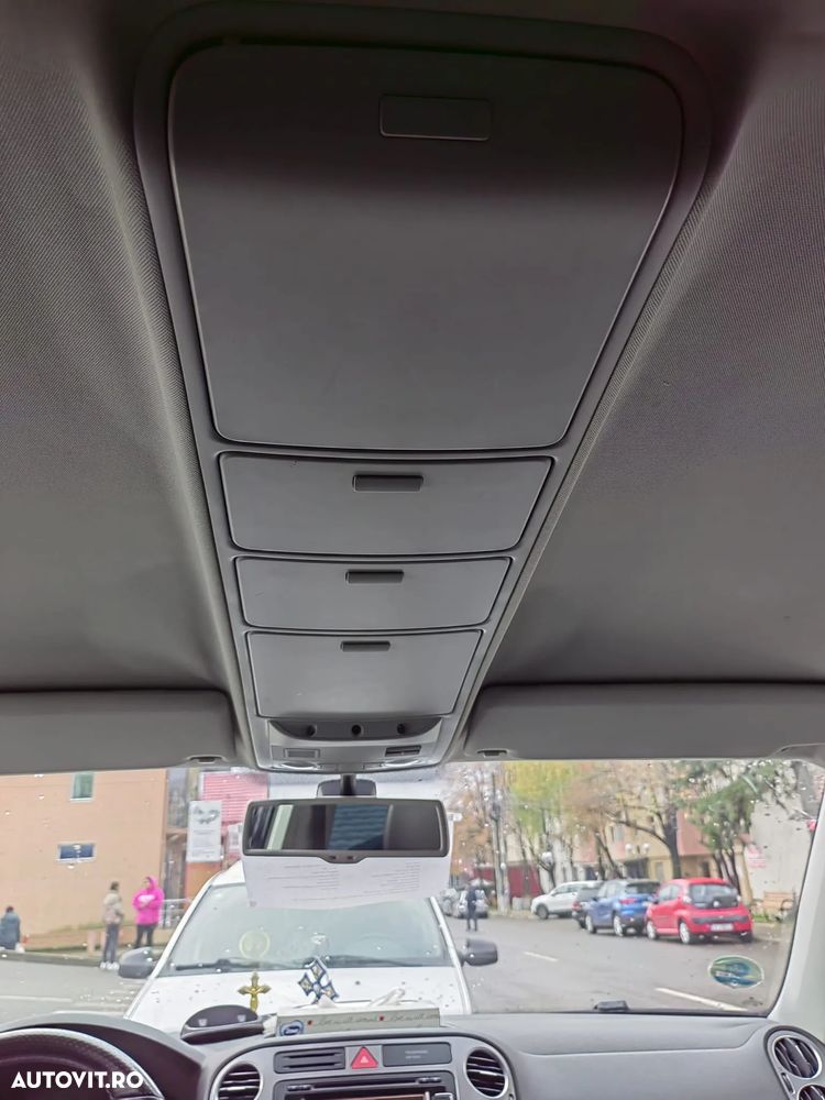 Volkswagen Tiguan - 11