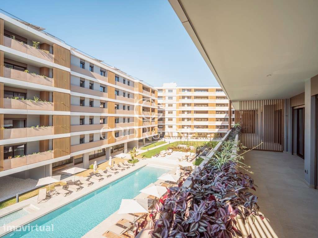 T2 com Varanda em Condomínio Fechado com Piscina e Ginásio | Lisboa - Grande imagem: 2/52