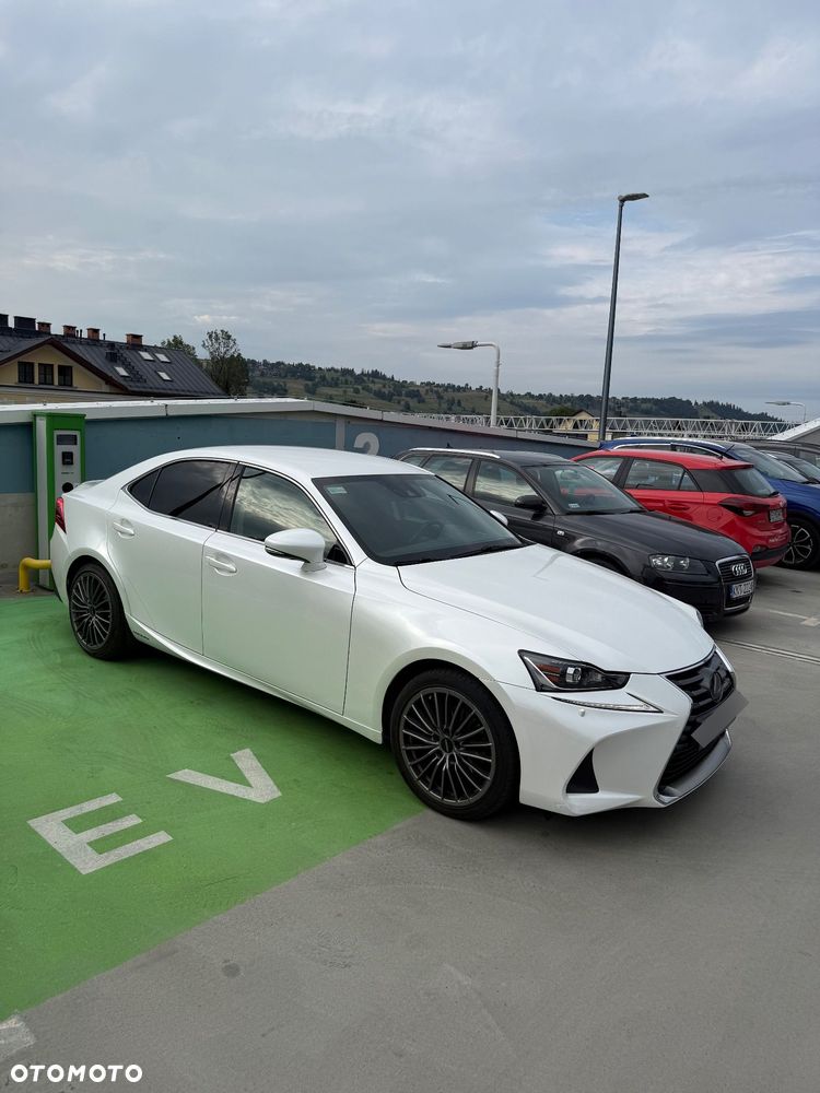 Lexus IS 300h Business Edition - 4