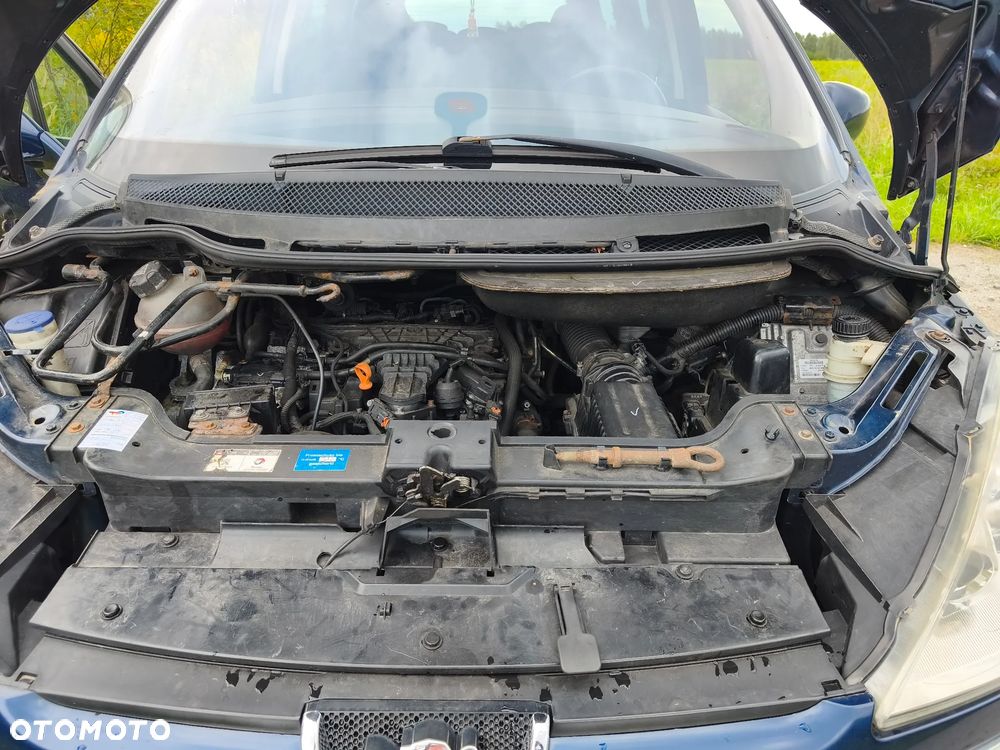 Peugeot 807 2.0 HDi Premium Euro5 - 13