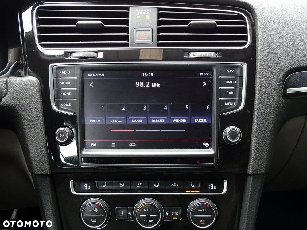 Volkswagen Golf - 23