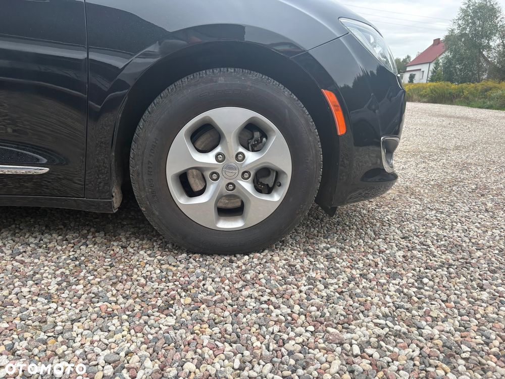 Chrysler Pacifica - 2