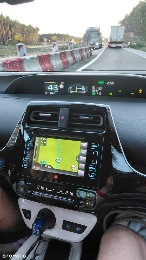 Toyota Prius 1.8 Hybrid Prestige - 4