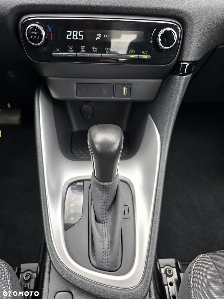 Toyota Yaris Hybrid 1.5 Selection Style - 16