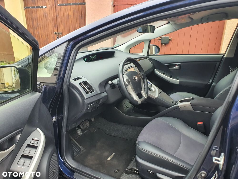 Toyota Prius (Hybrid) - 9