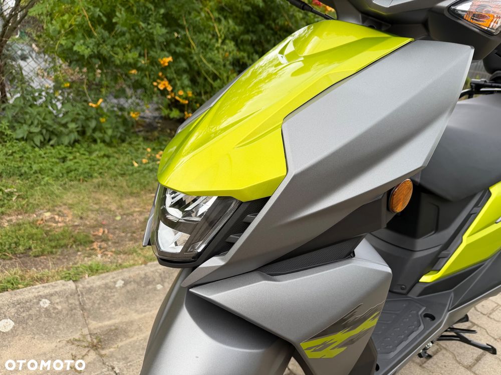 Suzuki Avenis - 21