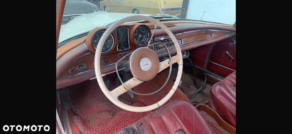 Mercedes-Benz W111 - 18