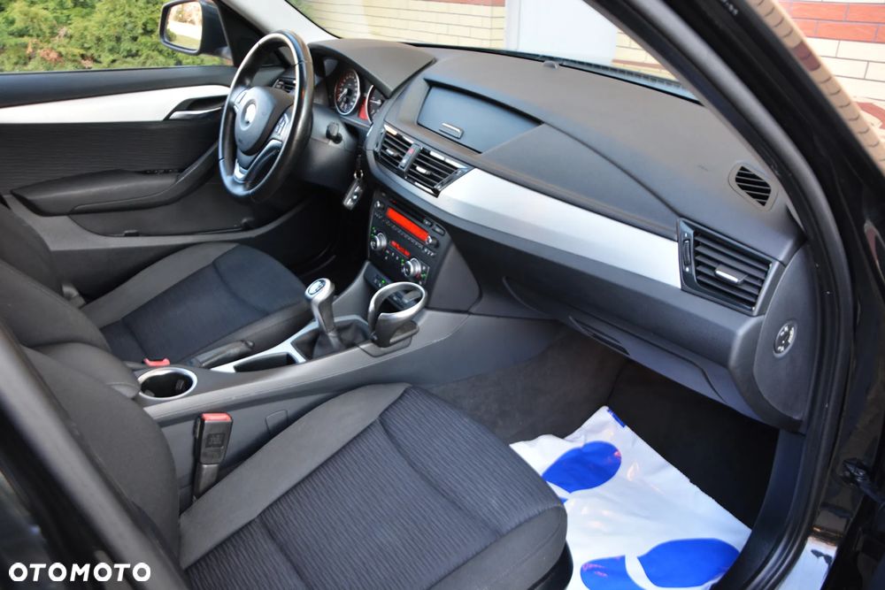 BMW X1 sDrive18d xLine - 25