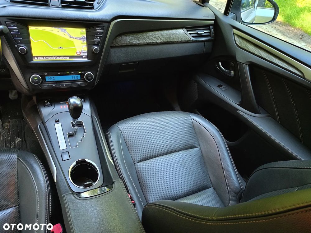 Toyota Avensis 2.0 Premium MS - 23