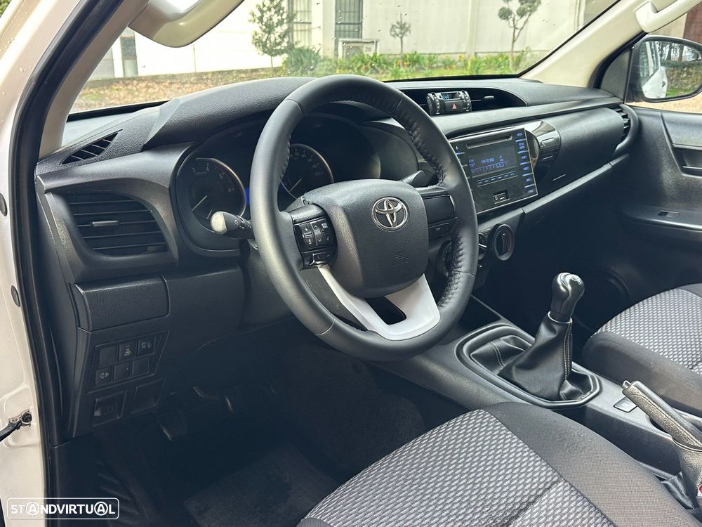 Toyota Hilux 2.4 D-4D 4WD CD CM - 3