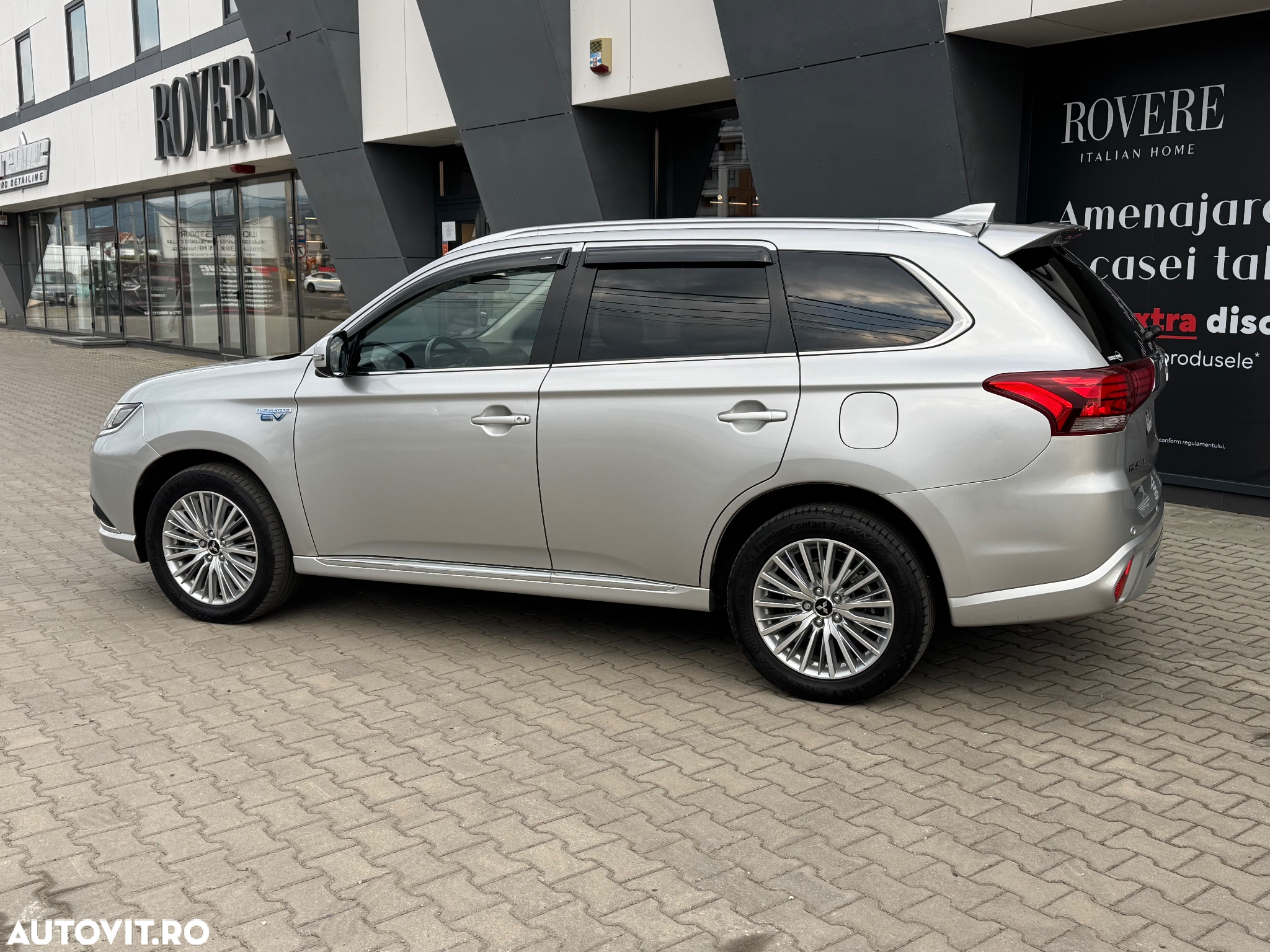 Mitsubishi Outlander 2.4 4WD Plug-In Hybrid Plus - 2
