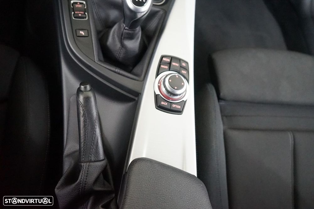 BMW 320 d Touring Line Sport - 41