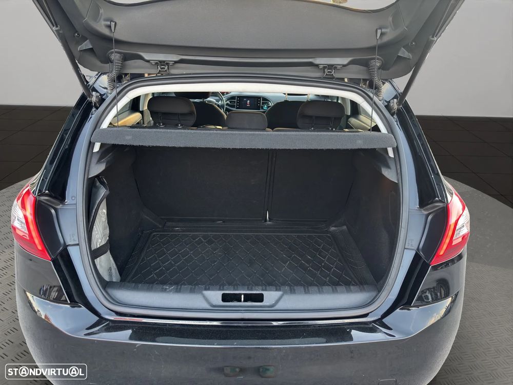 Peugeot 308 1.6 BlueHDi Style J17 - 20