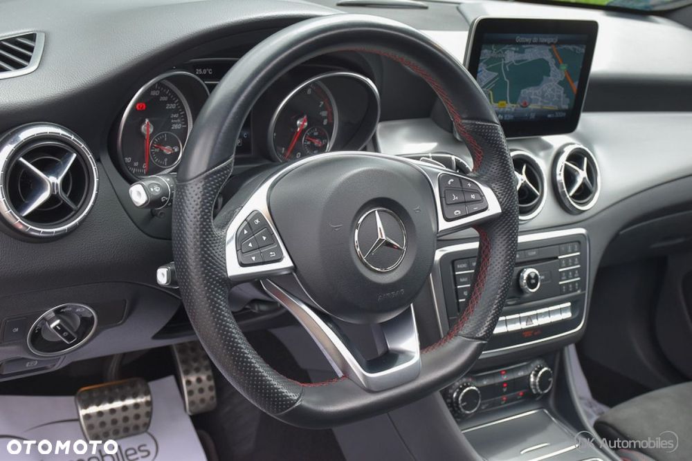 Mercedes-Benz CLA 220 4-Matic AMG Line - 23
