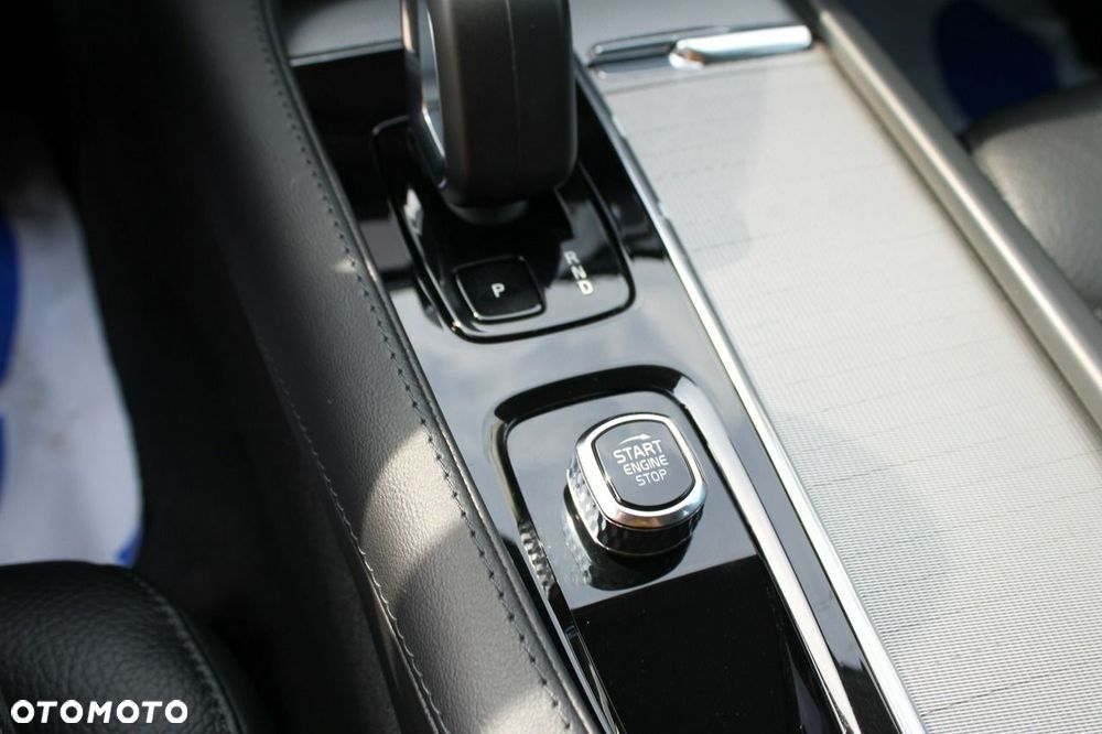 Volvo XC 90 B5 D AWD Geartronic Momentum - 29