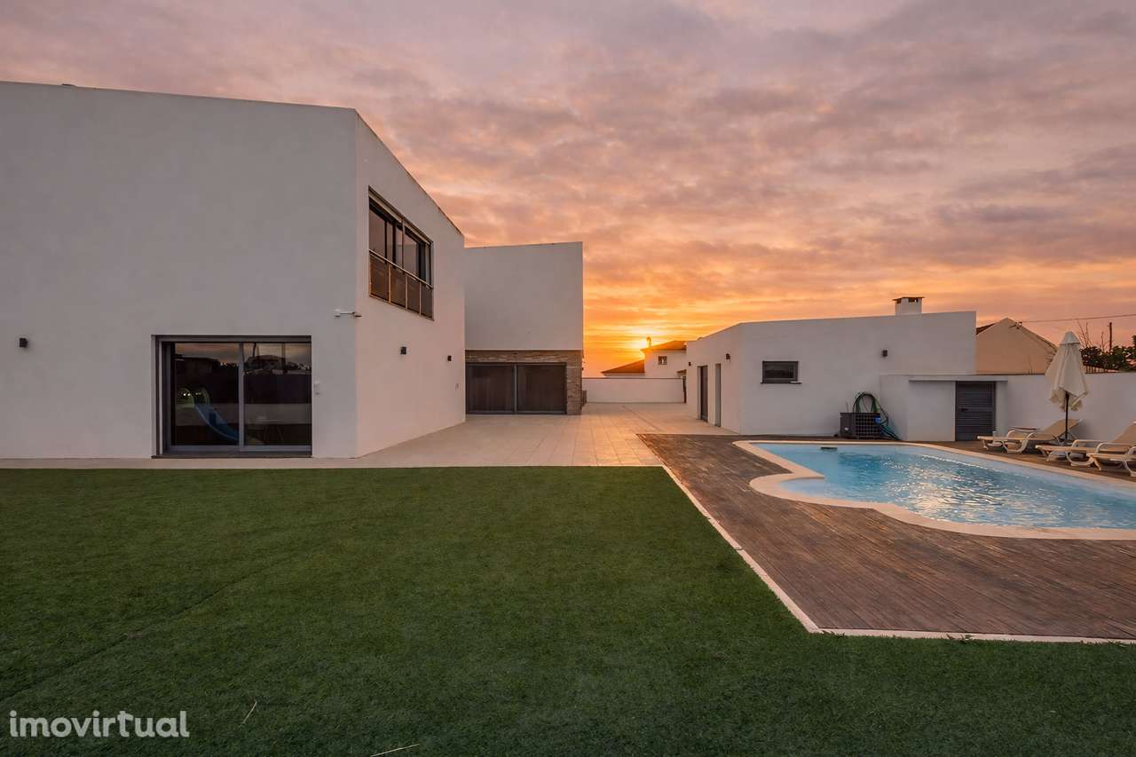 MORADIA T6 EXCLUSIVA | PISCINA | LOTE DE 1.257 M² | ALCOCHETE - Grande imagem: 2/50
