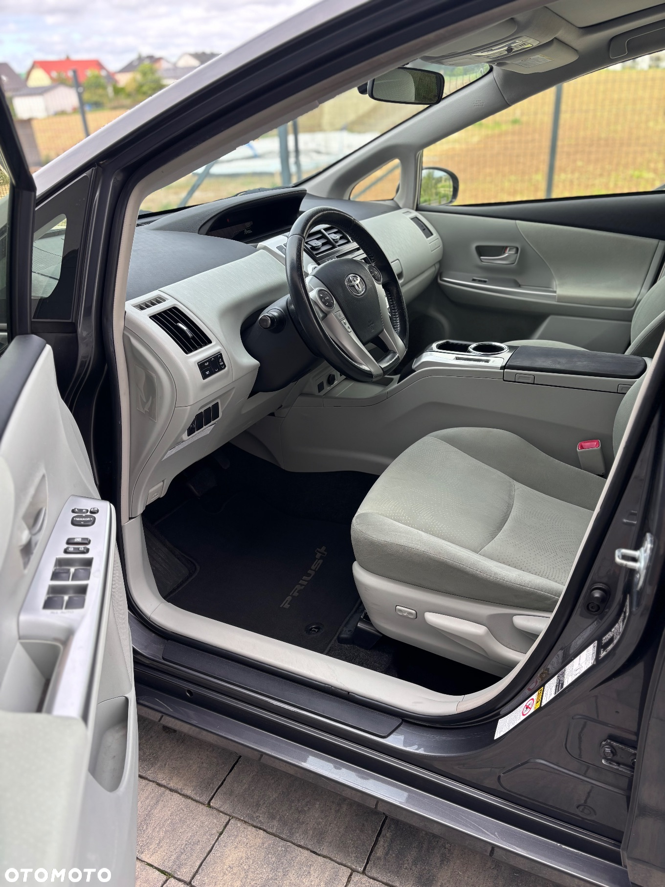 Toyota Prius+ (Hybrid) Life - 17