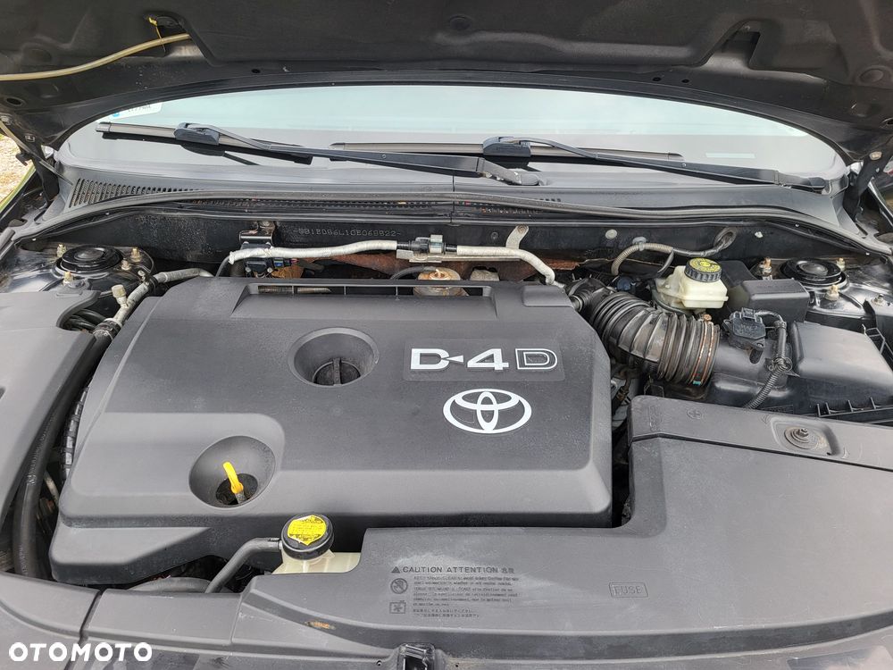 Toyota Avensis - 8