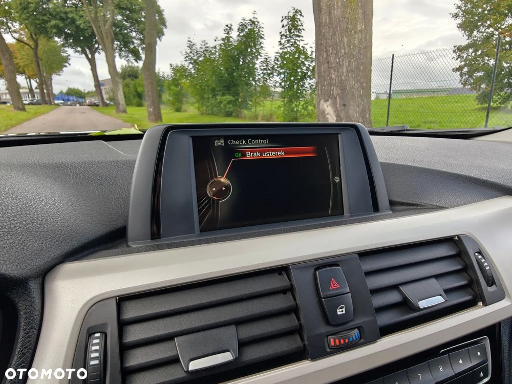 BMW Seria 3 318d Edition M Sport Shadow - 22