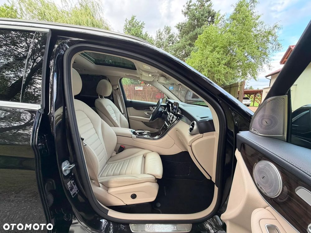 Mercedes-Benz GLC 250 4Matic 9G-TRONIC AMG Line - 24