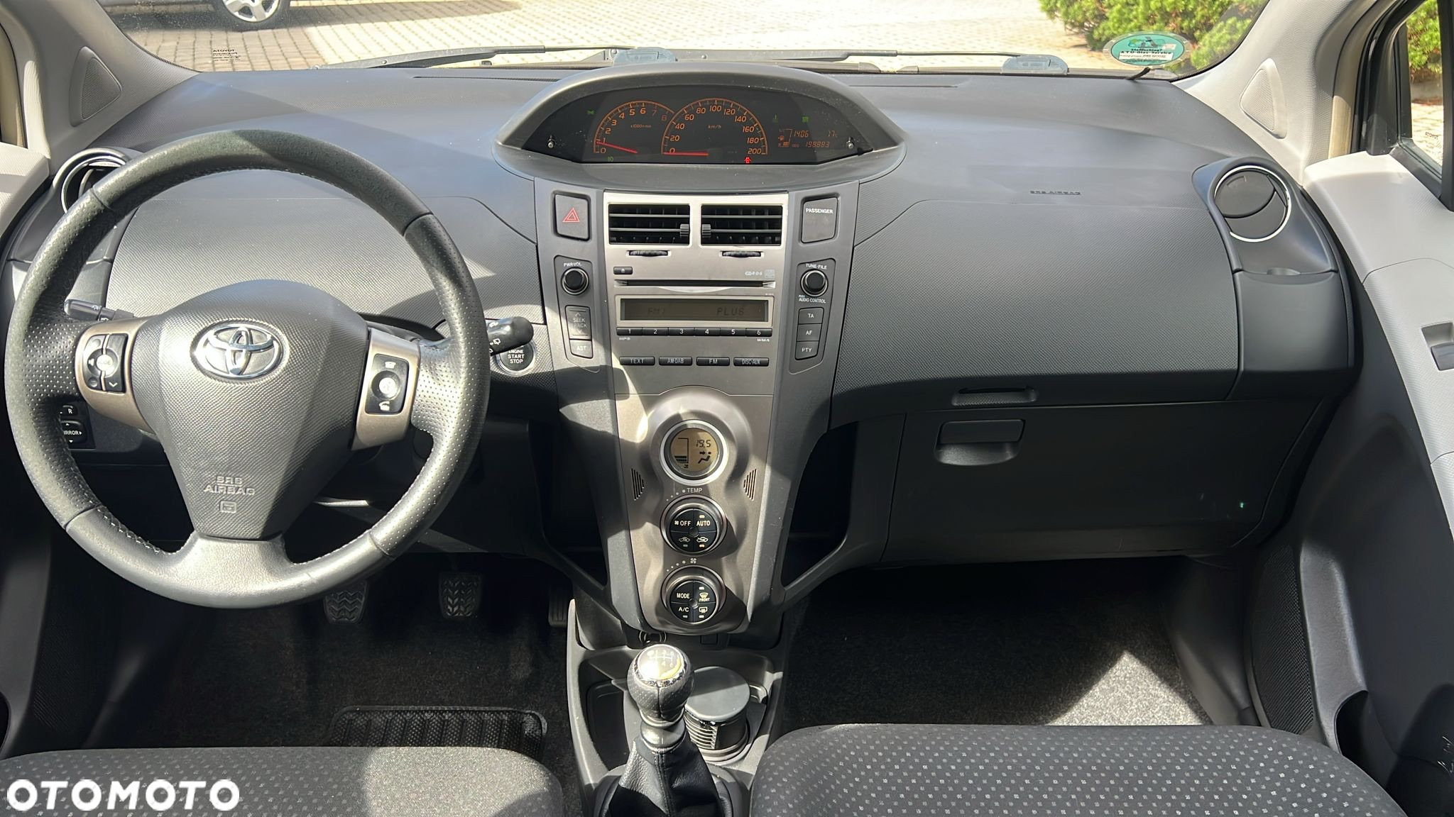 Toyota Yaris - 4