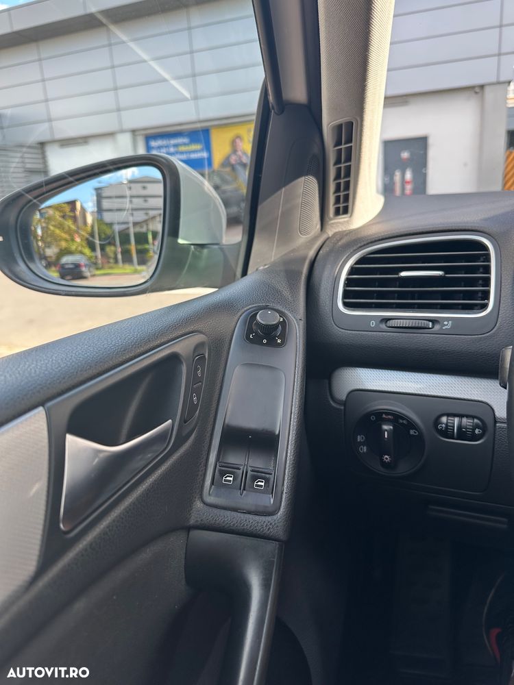 Volkswagen Golf 1.6 TDI DPF MATCH - 12
