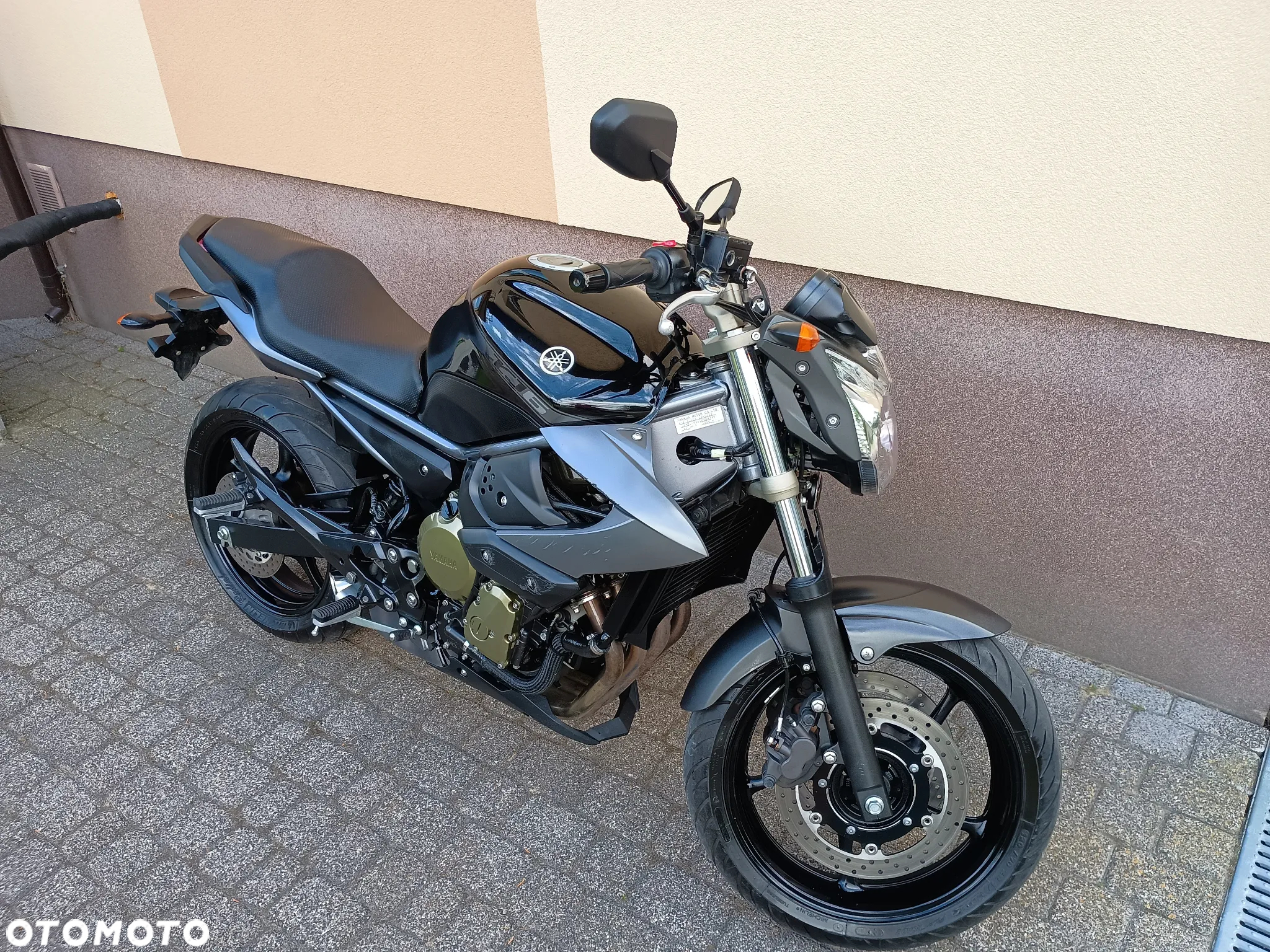 Yamaha XJR - 18
