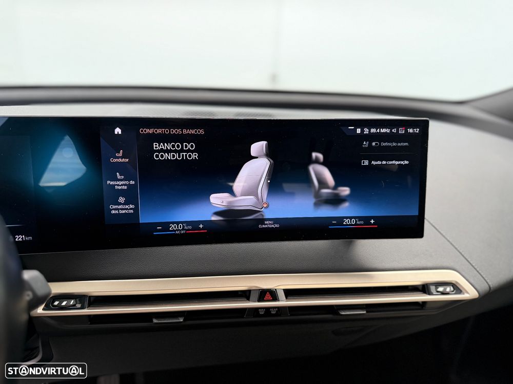 BMW iX xDrive 40 Pack Desportivo - 14