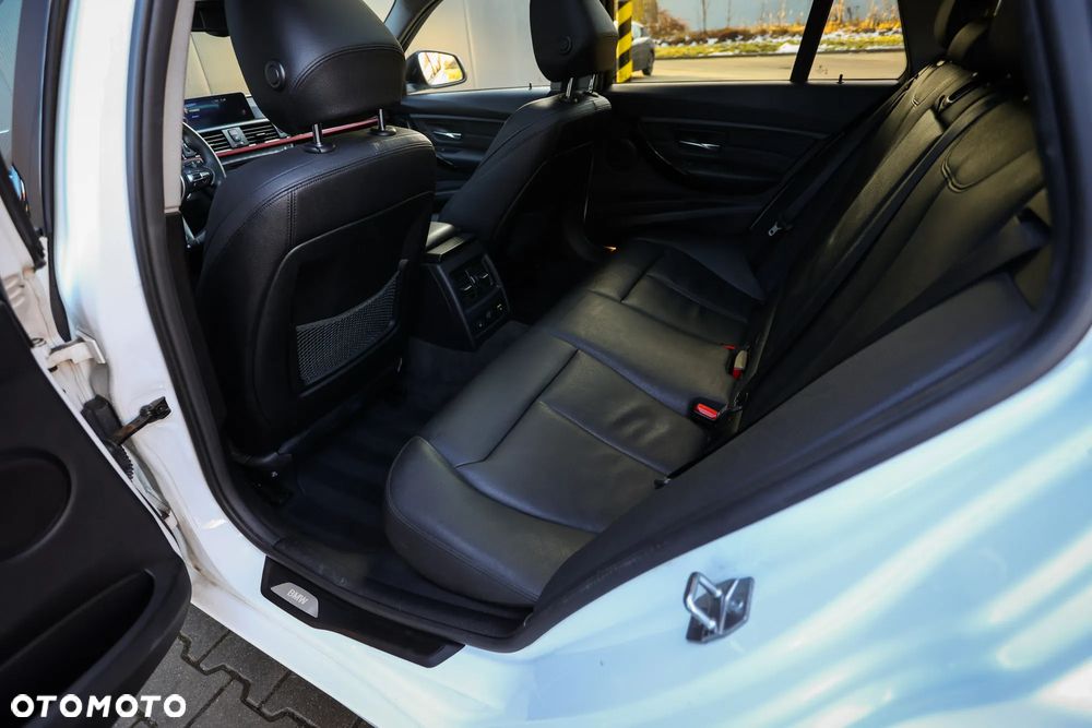 BMW Seria 3 320d Efficient Dynamics Edition Sport Line - 21