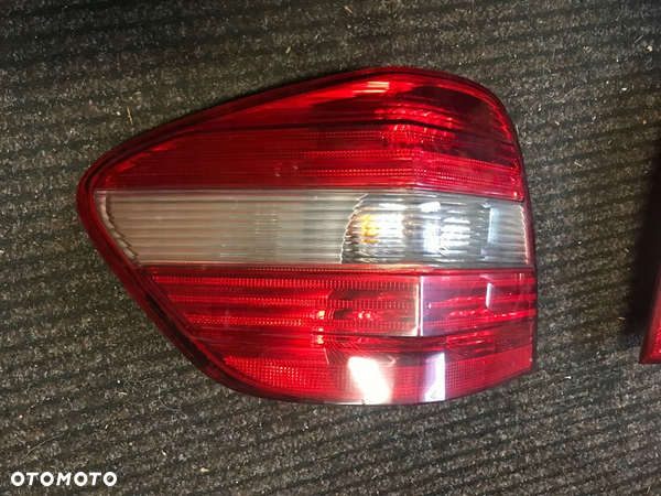 LAMPA LEWY TYŁ MERCEDE ML W164