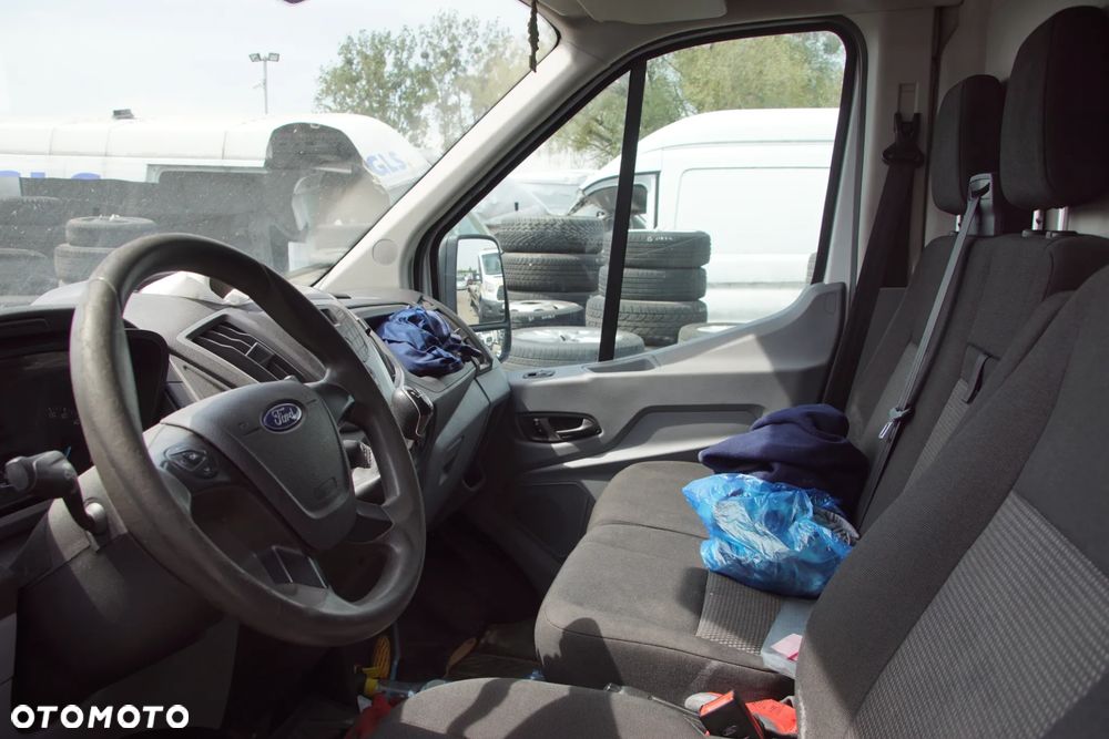 Auto na części - Ford Transit MK8 2.0 TDCI 105 KM YLF6 VMT6 7VTA 2018R Silnik Skrzynia Drzwi Maska Błotnik Zderzak Lampa Lusterko Klamka Szyba Deska Kokpit Sterownik Moduł Czujnik Licznik Panel Kierownica - 9