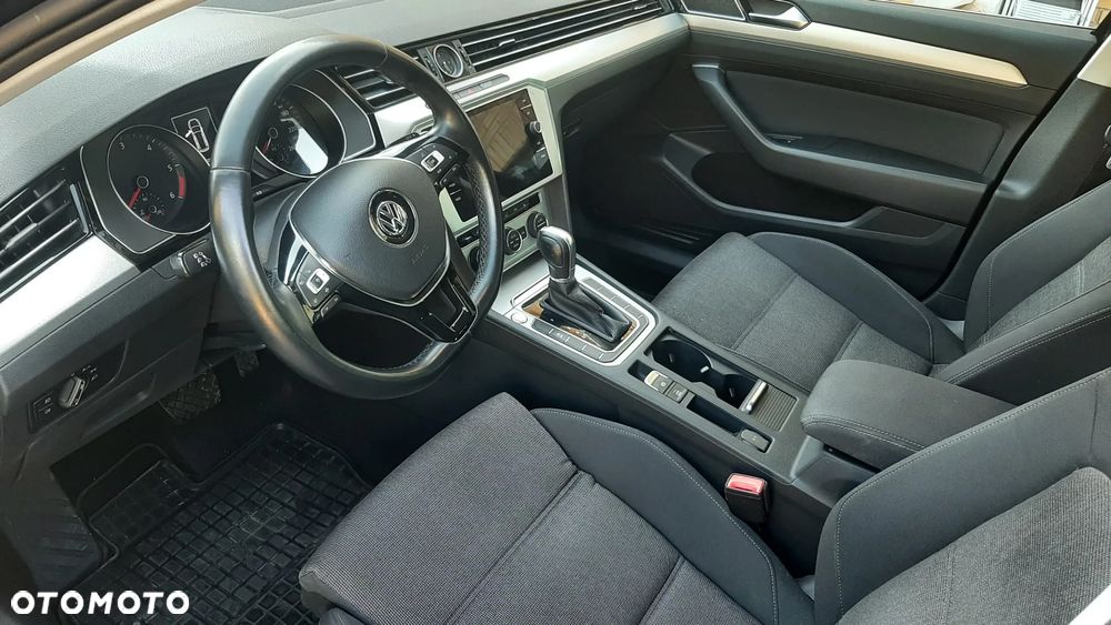Volkswagen Passat 1.6 TDI SCR DSG Business - 8