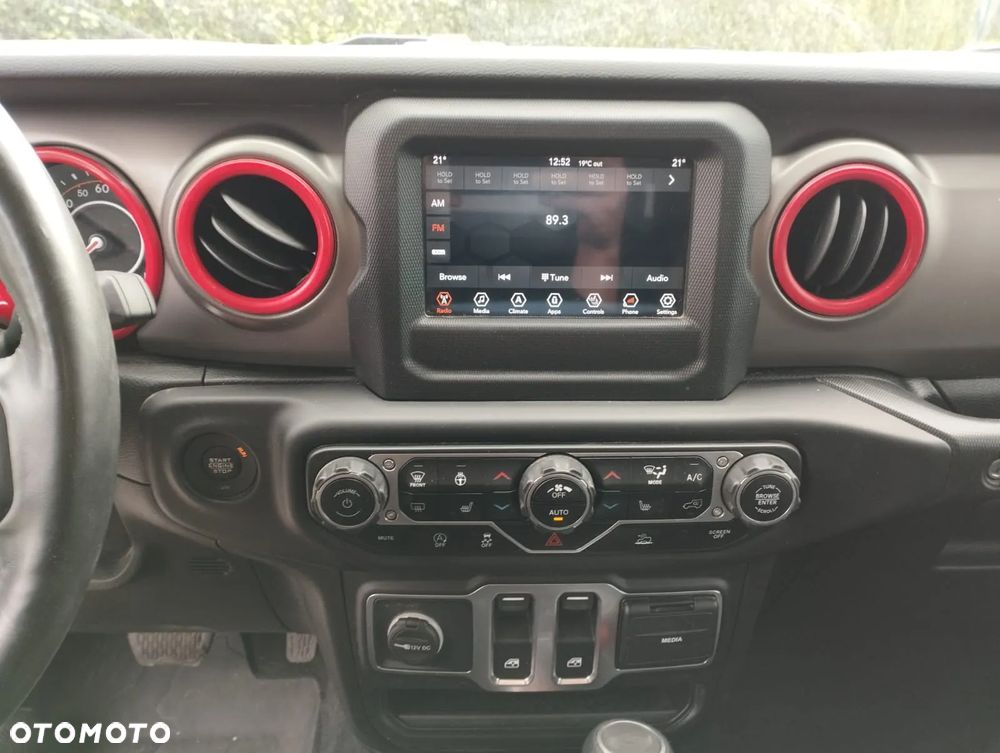 Jeep Wrangler - 11
