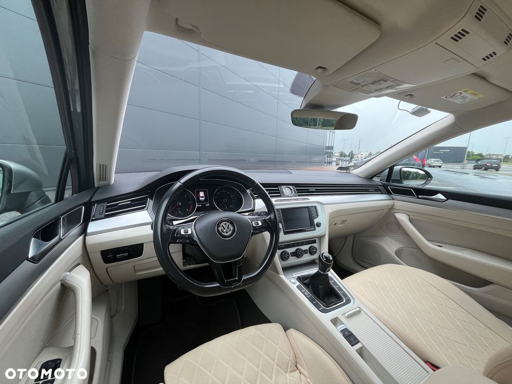 Volkswagen Passat 1.6 TDI BMT Comfortline - 13