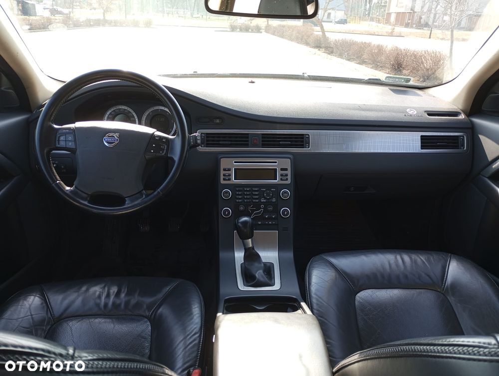 Volvo XC 70 D5 AWD Momentum - 3