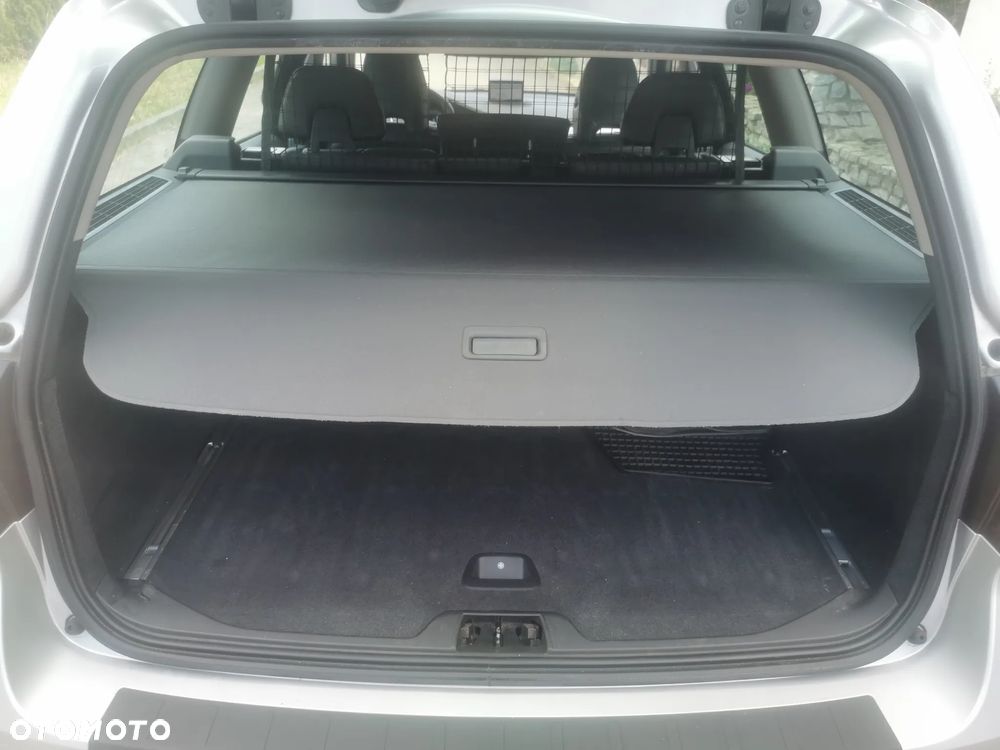 Volvo V70 D3 R-Design - 11