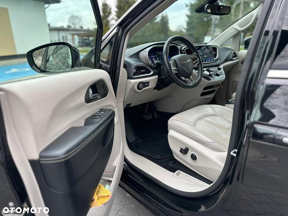 Chrysler Pacifica - 27