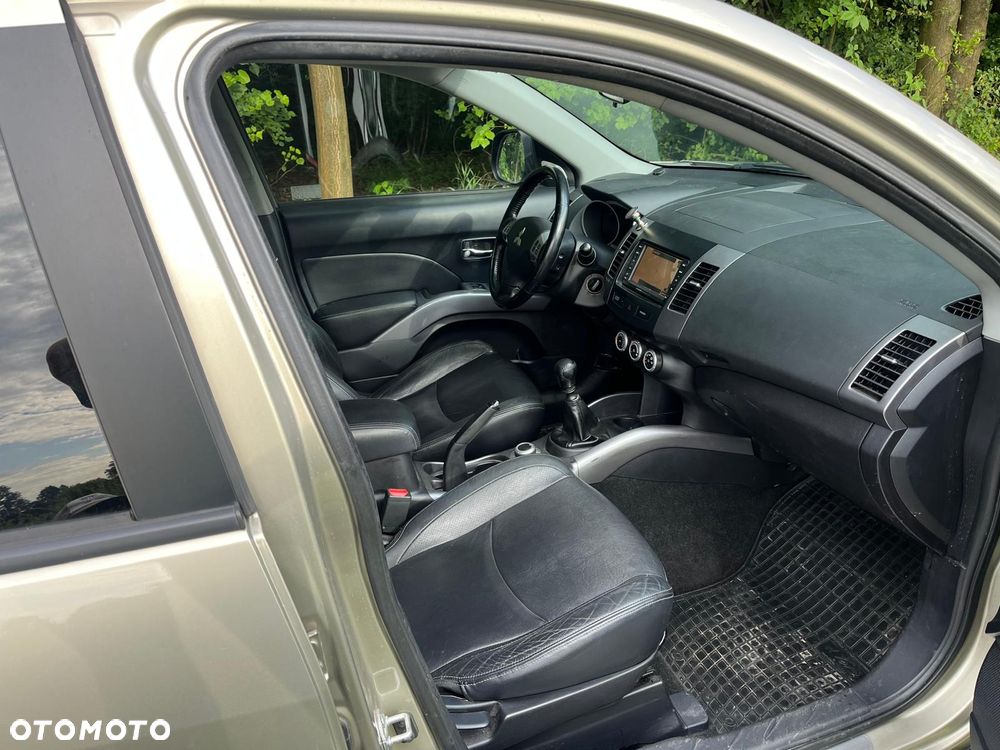 Mitsubishi Outlander 2.0 DID Instyle NAVI - 8