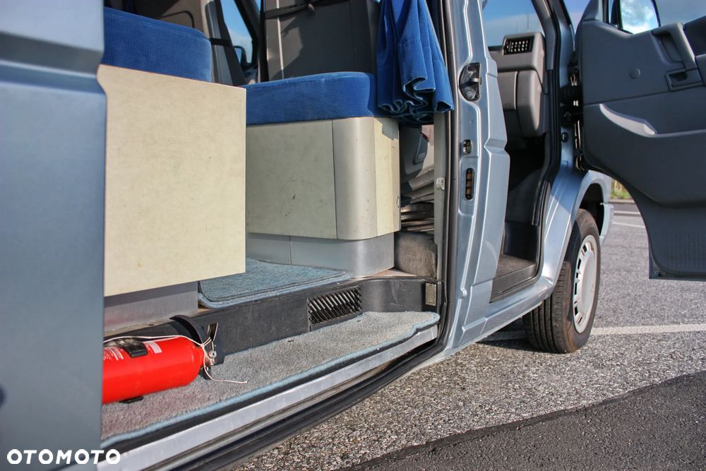 Volkswagen Caravelle - 31