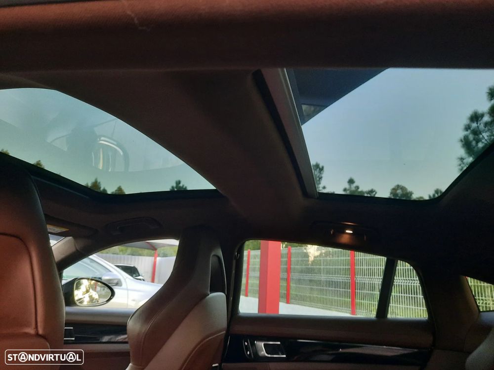 Porsche Panamera 4 E-Hybrid - 50
