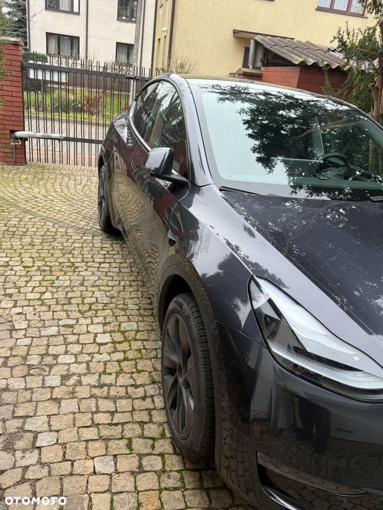 Tesla Y - 10