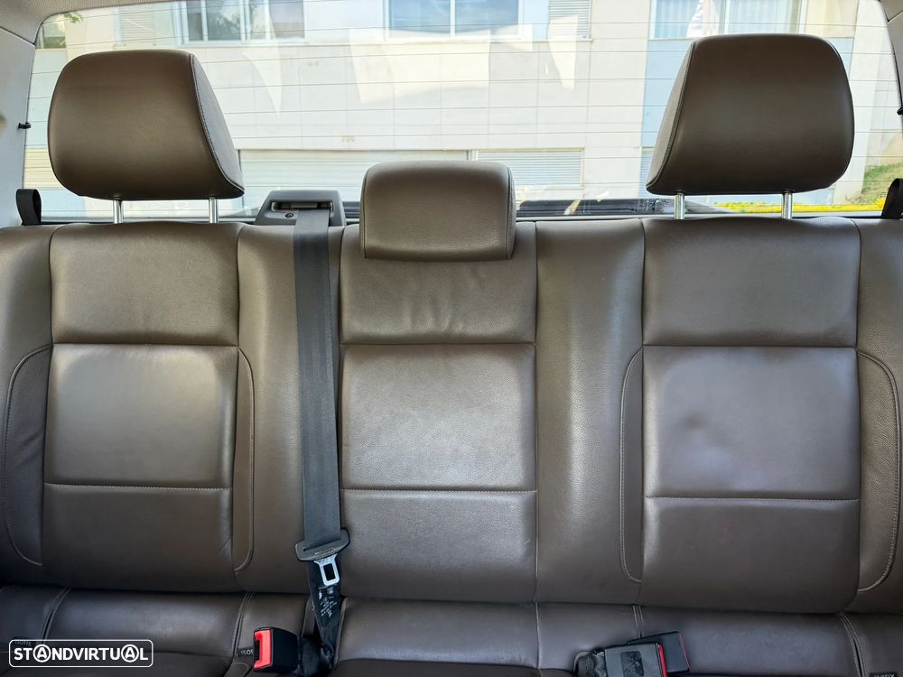 VW Amarok 2.0 BiTDI Auto Highline - 19