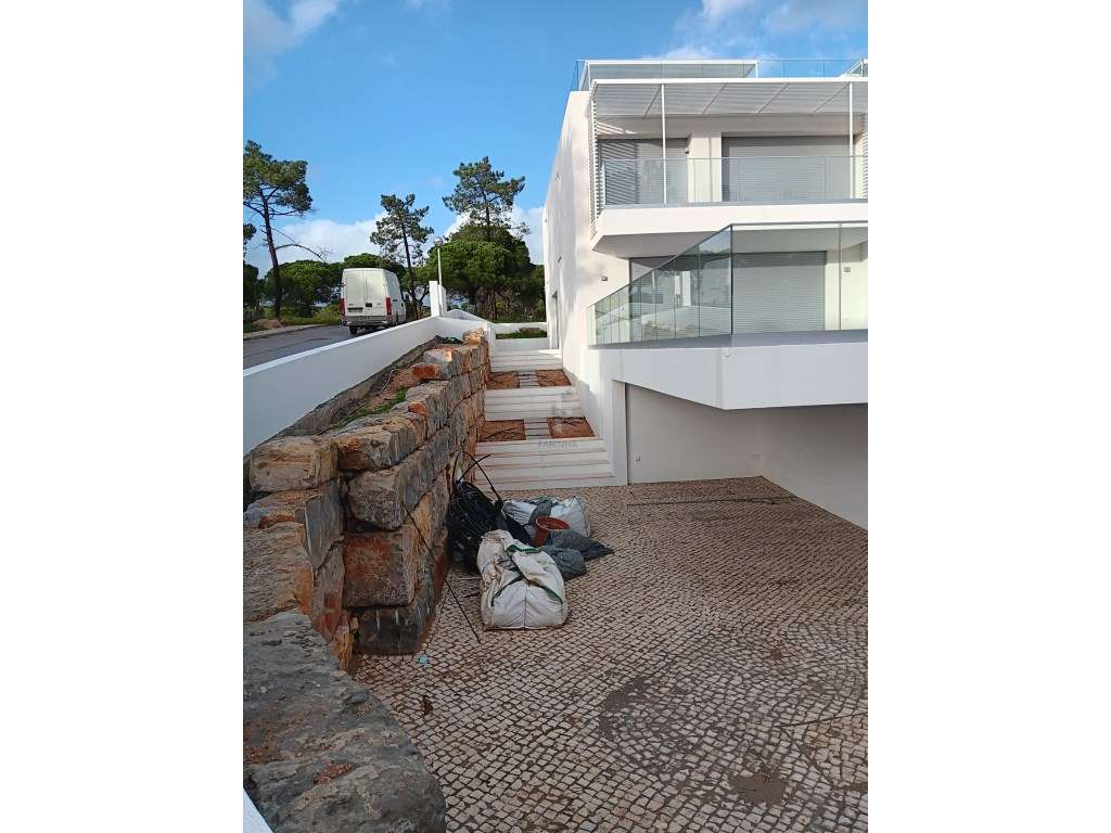 Moradia nova a estrear pronta a habitar com acabamentos de elevado ... - Grande imagem: 3/7