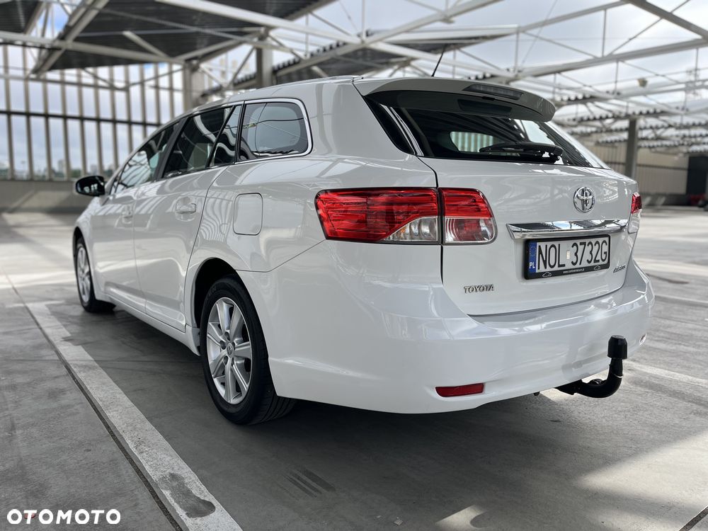 Toyota Avensis 1.6 Comfort - 9