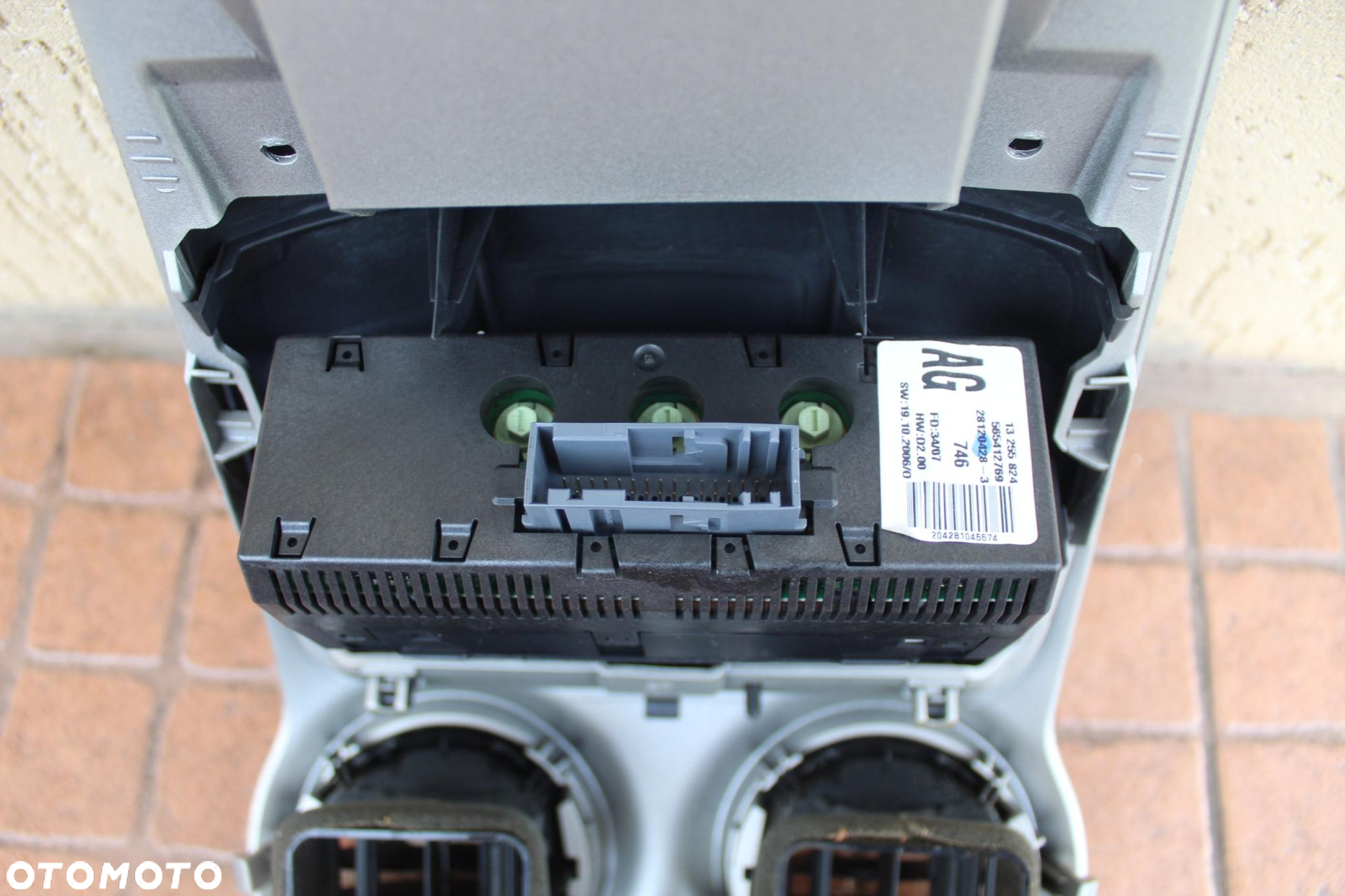 PANEL ŚRODKOWY KONSOLI ZEGAREK OPEL CORSA D - 7