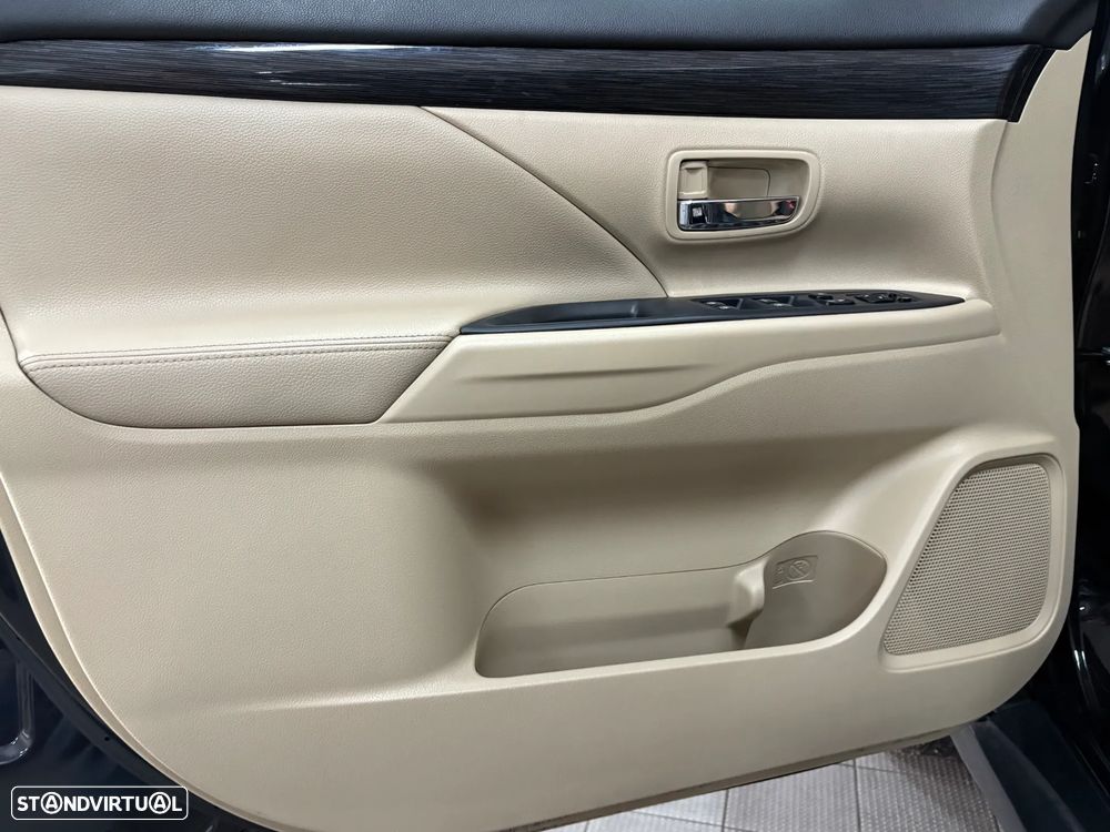 Mitsubishi Outlander 2.2 DI-D Intense Black Edition - 19