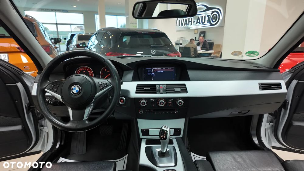 BMW Seria 5 525d xDrive Touring Edition Exclusive - 32