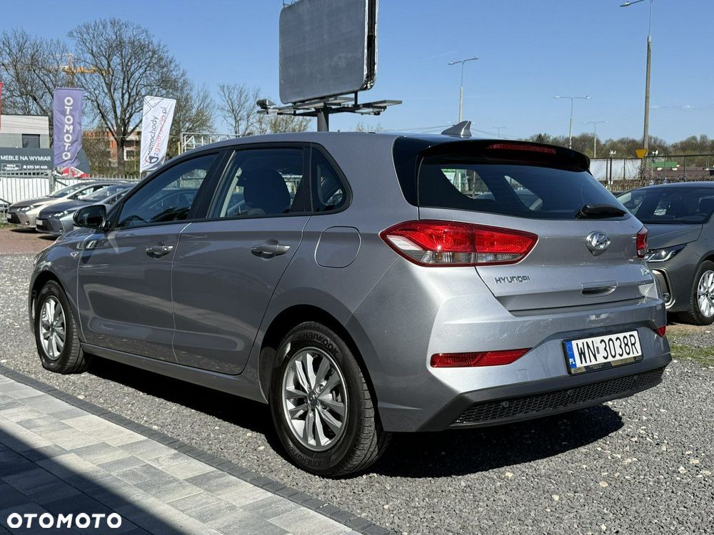 Hyundai i30 1.5 DPI Classic + - 7