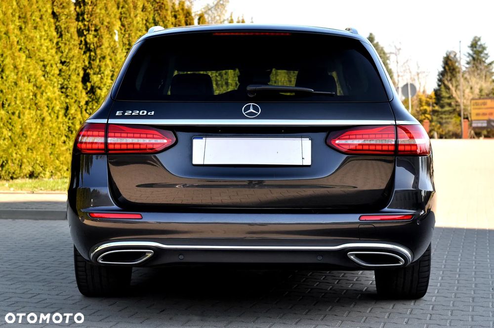 Mercedes-Benz Klasa E 220 d 9G-TRONIC Edition AVANTGARDE - 11